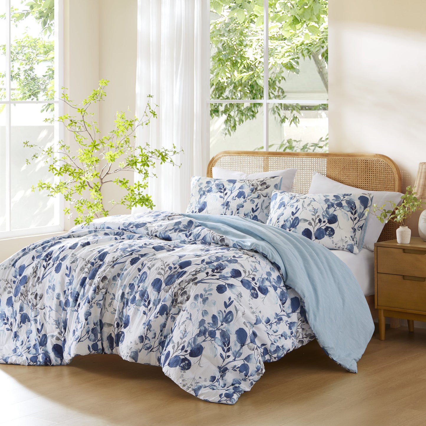 deelivo-full-queen-comforter-sets-reversible-seersucker-floral-bedding-sets-3-piece-lightwei-5457524236 ba26d9df-33fa-44f4-91cf-833a1292f19f.38adb10038a338ca72417e591df11bfd.jpeg