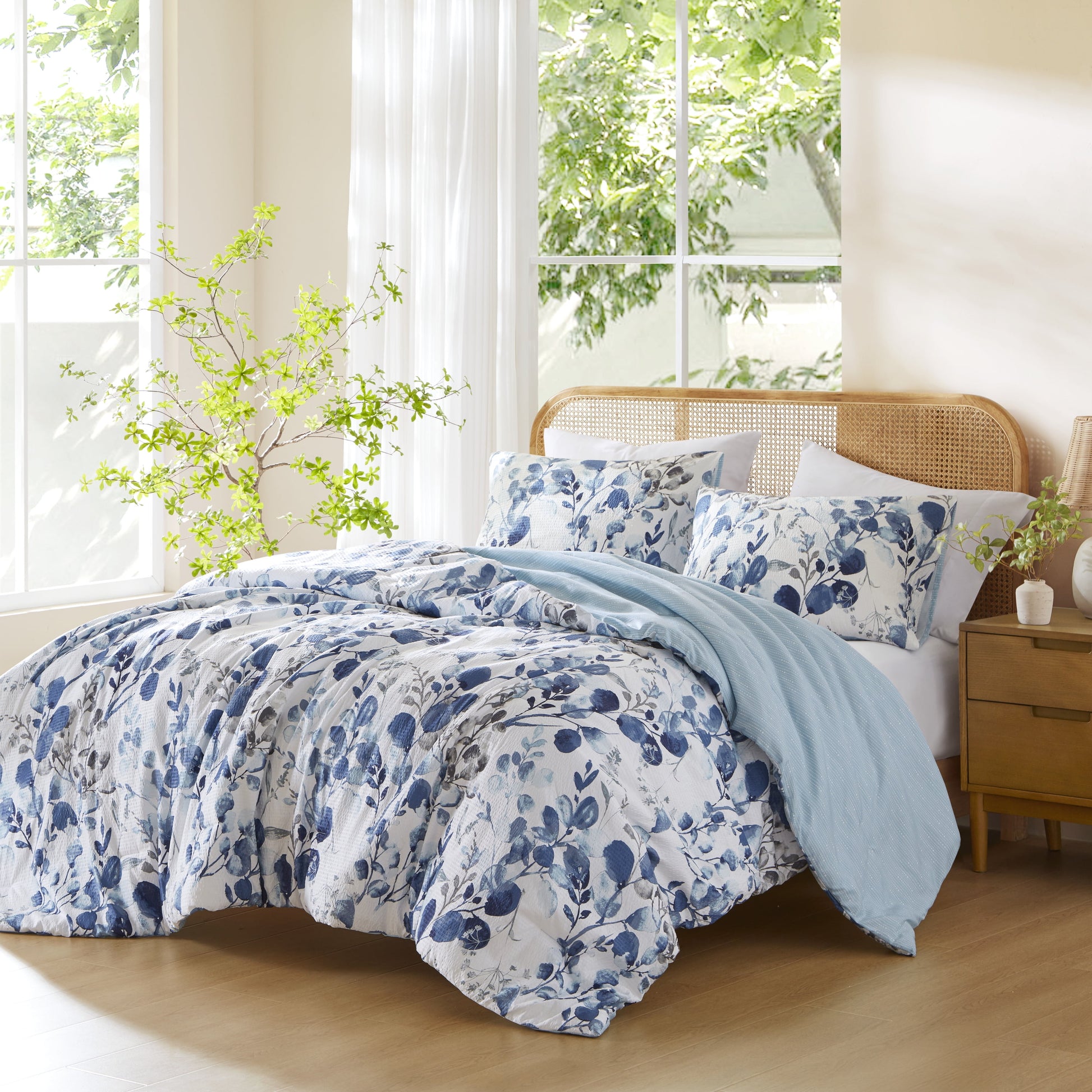 deelivo-full-queen-comforter-sets-reversible-seersucker-floral-bedding-sets-3-piece-lightwei-5457524236 ba26d9df-33fa-44f4-91cf-833a1292f19f.38adb10038a338ca72417e591df11bfd.jpeg
