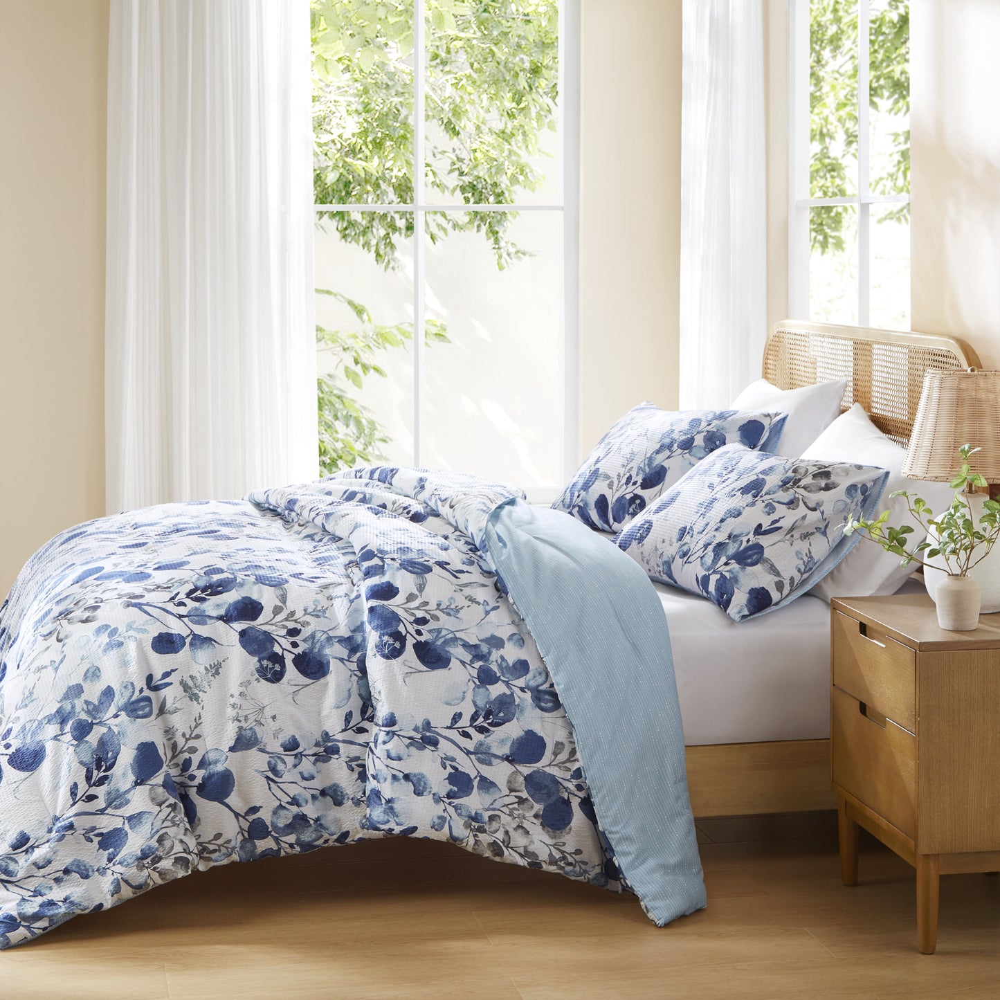deelivo-full-queen-comforter-sets-reversible-seersucker-floral-bedding-sets-3-piece-lightwei-5457524236 d63a09af-7622-480c-920f-a5ad65dac678.5a08aa1415840800faee67d99b5fc938.jpeg